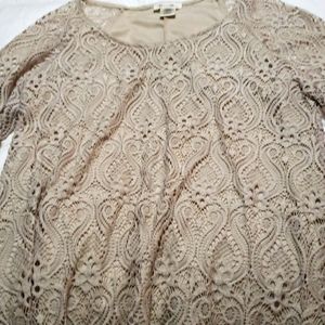 Lace long sleeve linned top.